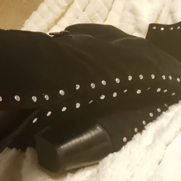 Black suede boot - Picture 2 of 7